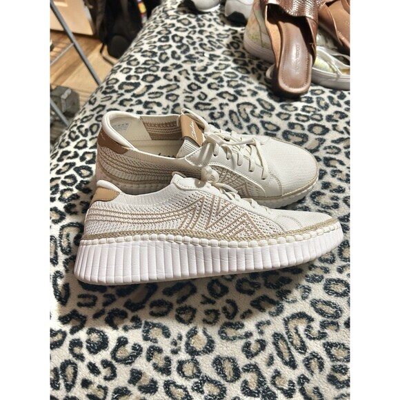 Sketchers Womens Wilshire Blvd Sneakers White & Tan Size 8 Casual Comfort Vegan - Picture 2 of 10